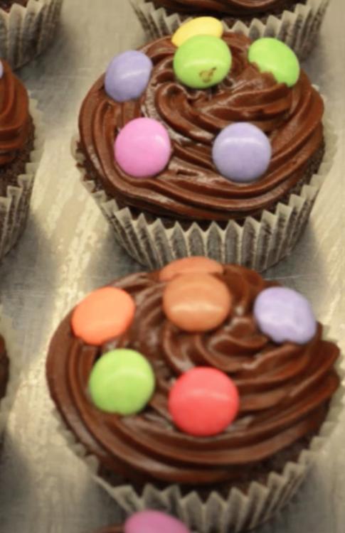 Schokoladen Cupcake mit Smarties